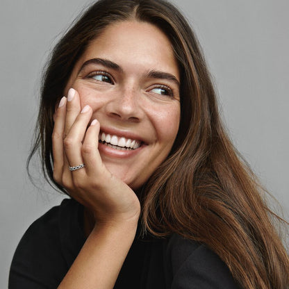 Anel Band of Asymmetric Stars